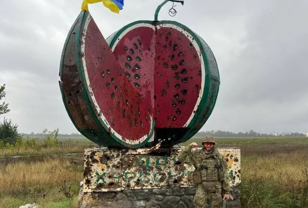 Сьогодні річниця визволення Херсона: Зеленський у фото показав, як це було