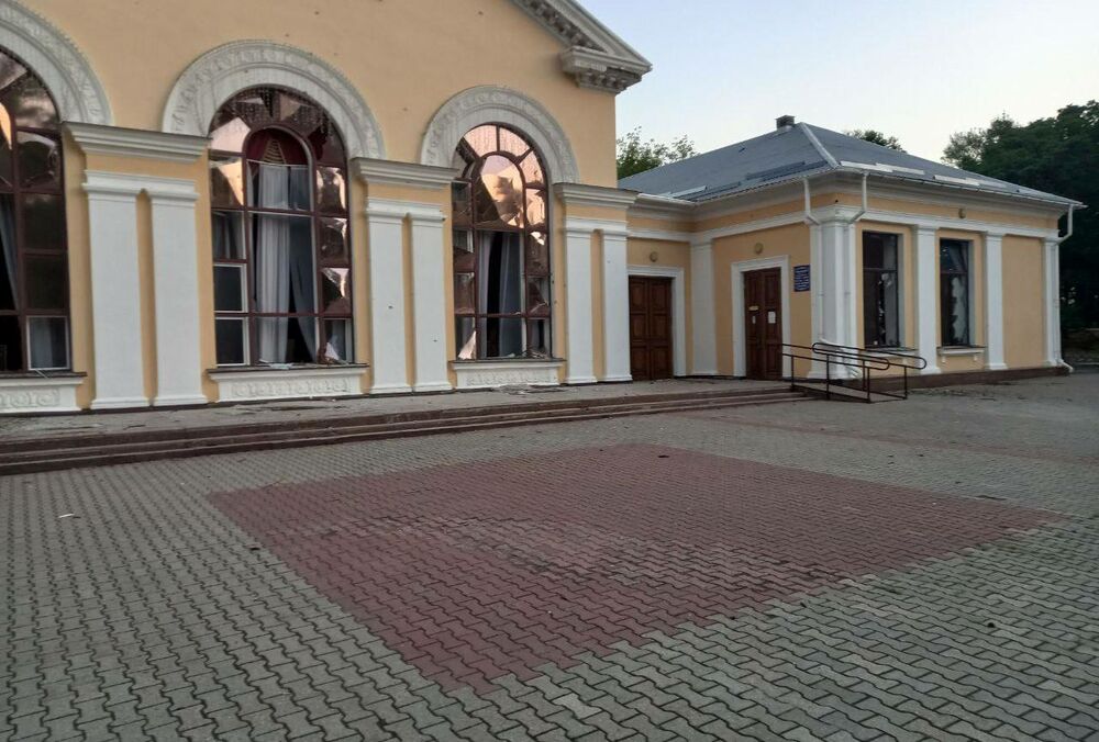 Российские беспилотники повредили филармонию в Кропивницком