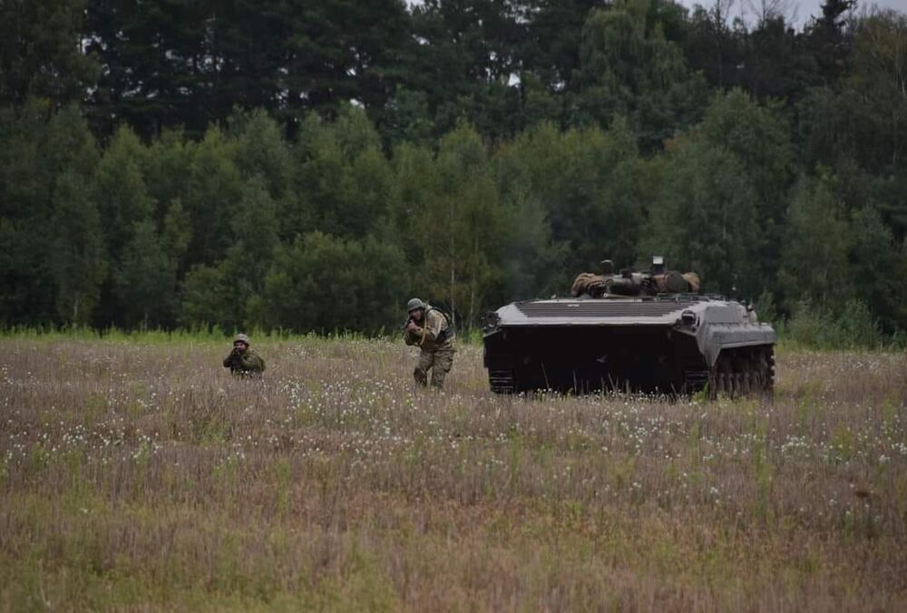 У Раді запропонували випускати чоловіків за кордон під щомісячний внесок 13 тисяч
