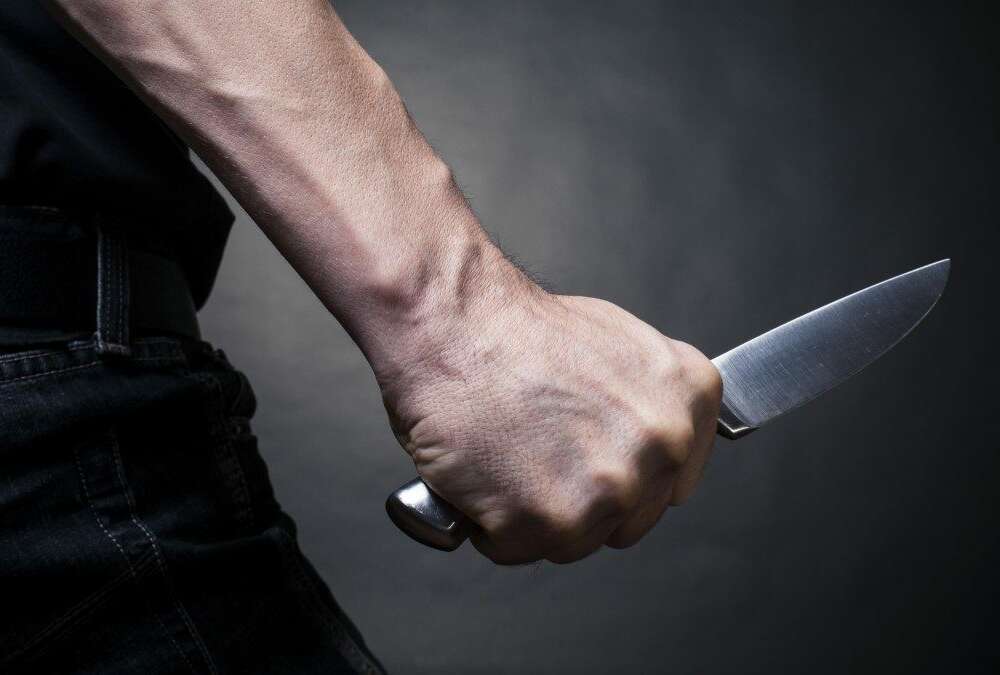 У Харкові госпіталізували хлопця, який не помітив удар ножем в живіт