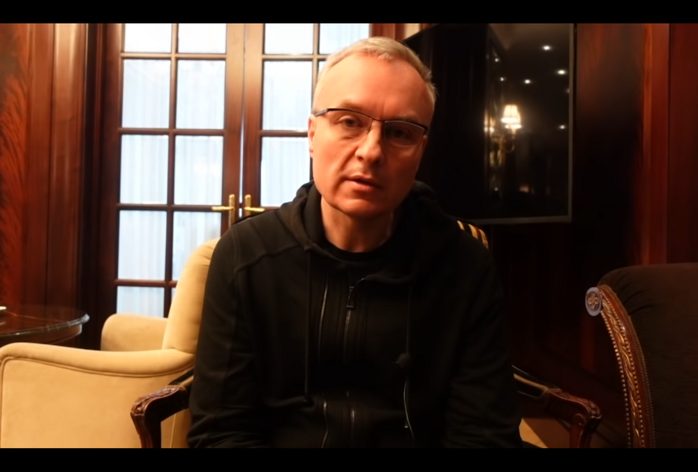 ”Не могу жить сытой жизнью, когда убивают моего отца”: вице-президент Газпромбанка уехал из России в Украину