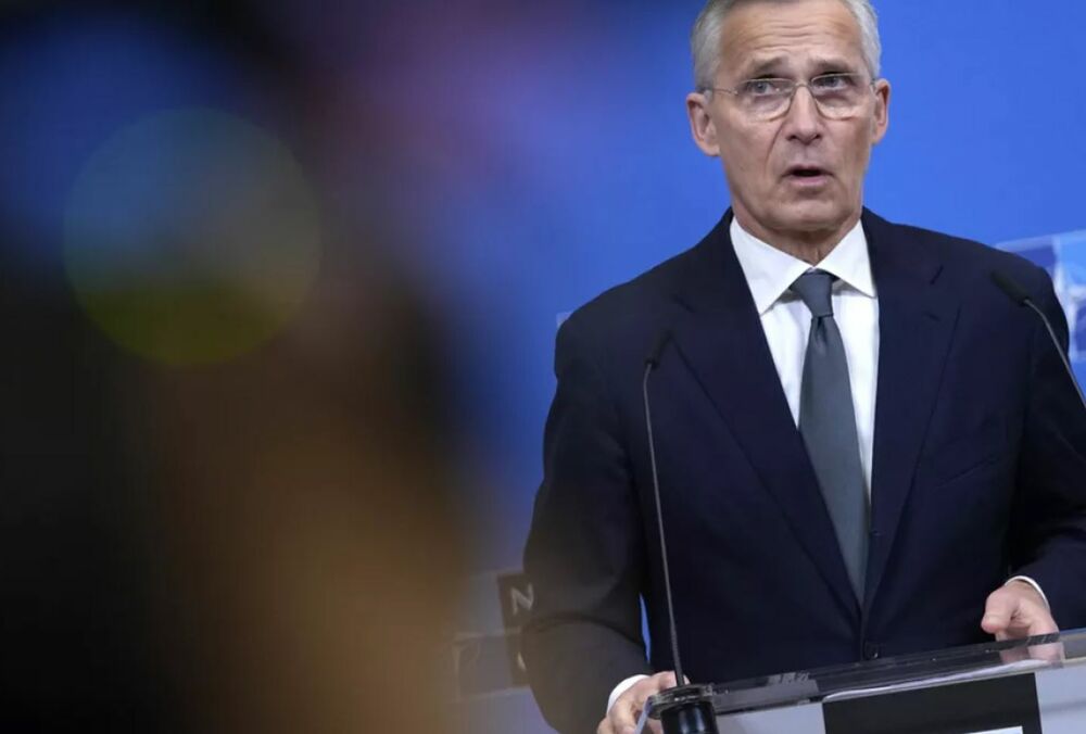 Столтенберг раскритиковал Китай за отказ участвовать в саммите мира и поддержку военной экономики России