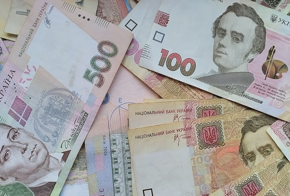 Оккупанты угрожают украинским предпринимателям конфискацией имущества за отказ переходить на рубли