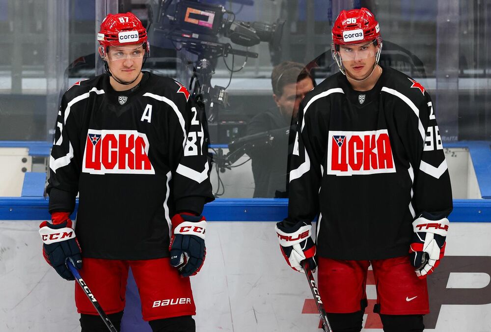 Российские хоккеисты вышли на лед с символом Z и в форме со знаками военизированных формирований оккупантов