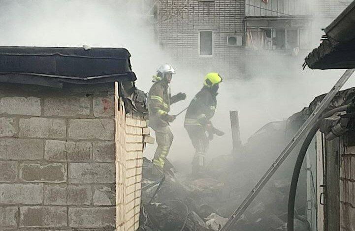 Через російську атаку на Дніпро тисячі людей залишилися без світла й води