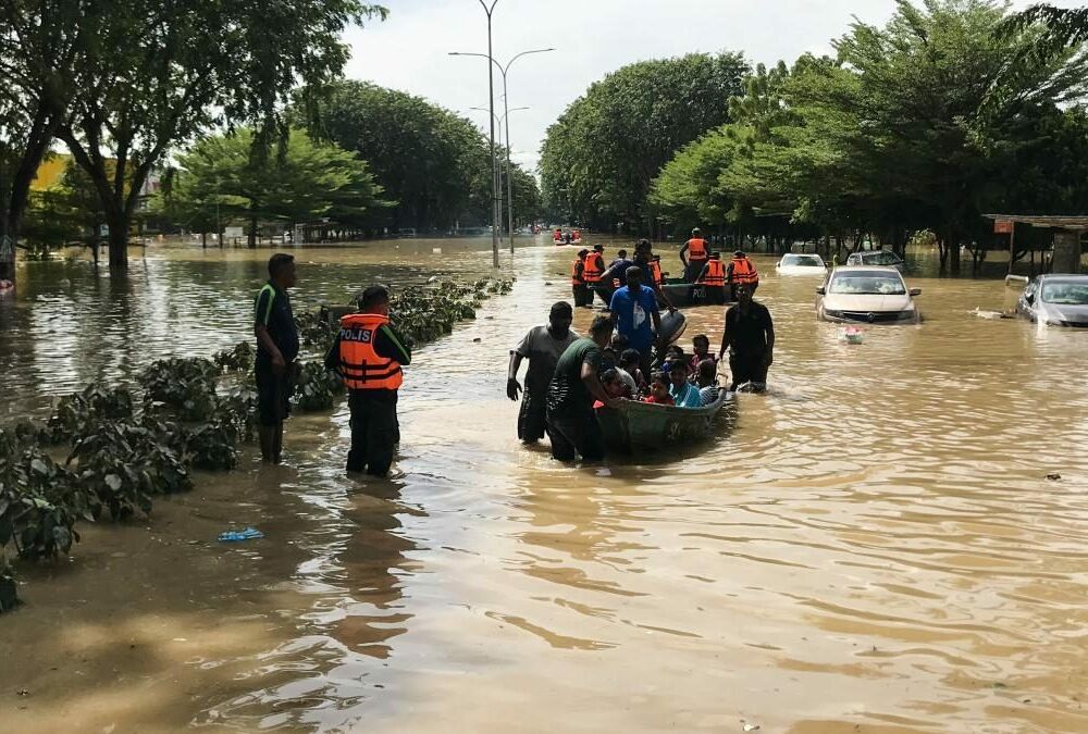 Малайзия страдает от сильных наводнений  Малайзия страдает от сильных наводнений