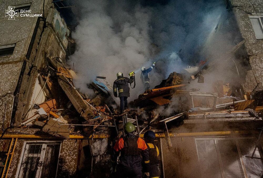 Атака шахедов на Сумы: под завалами дома погибли люди