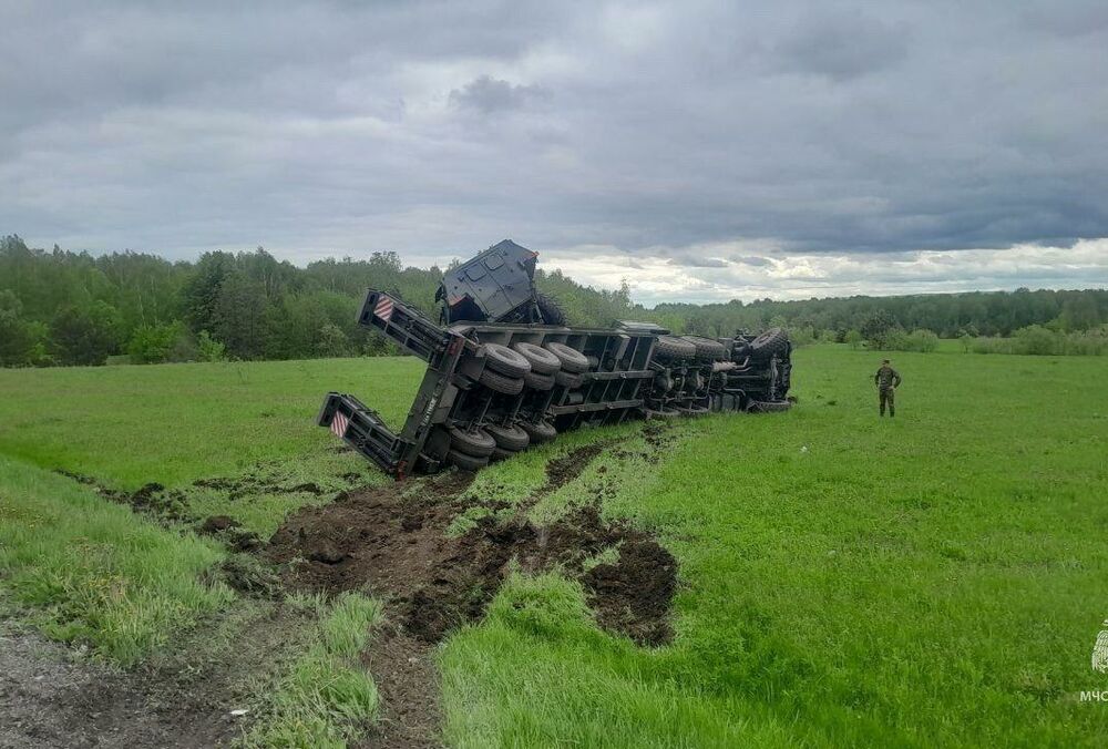 У Росії перекинулася вантажівка з трофейною технікою НАТО