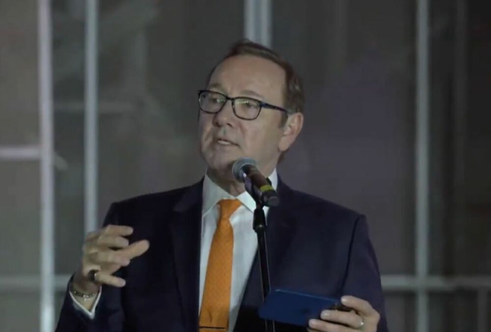 Кевін Спейсі був терміново госпіталізований в Узбекистані