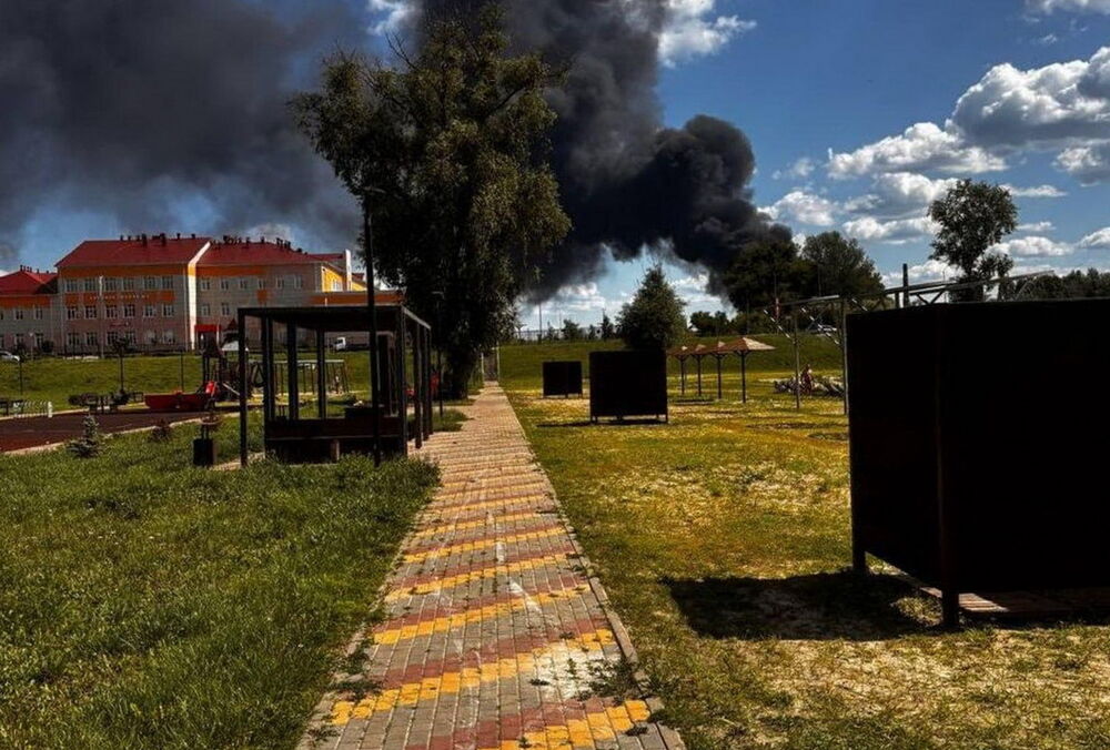 У Бєлгородській області після атаки БПЛА горить хімзавод: кадри