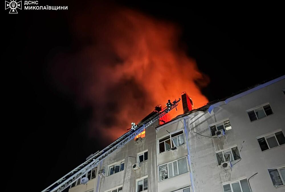Спасатели показали последствия атаки на Николаев