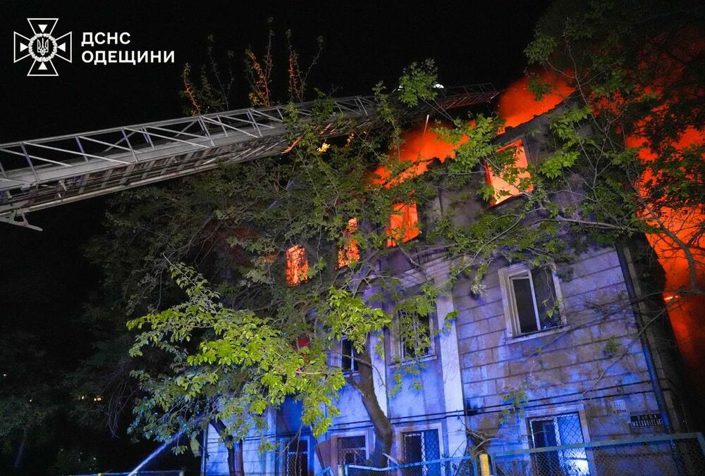 Росія атакувала дронами та балістикою Одесу та область: загинула подружня пара із собакою (кадри)