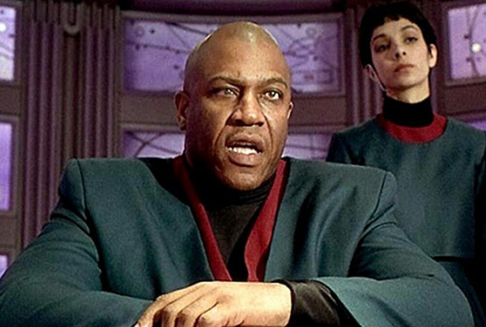 Звезду ”Пятого элемента” нашли мертвым