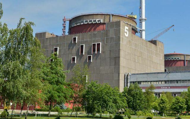 На Запорізькій АЕС підключили до мережі п'ятий енергоблок, відключений через ворожі обстріли На Запорізькій АЕС підключили до мережі п'ятий енергоблок, відключений через ворожі обстріли
