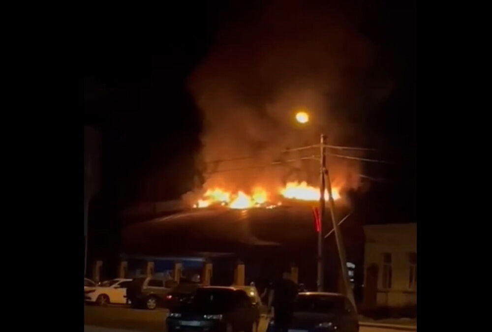 У Курській області після атаки дрону спалахнув завод: відео