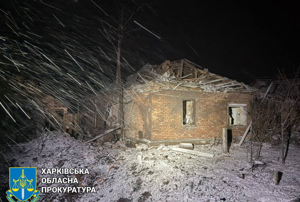 Россия сбросила авиабомбы на Золочев: десятки домов разрушены (фото)