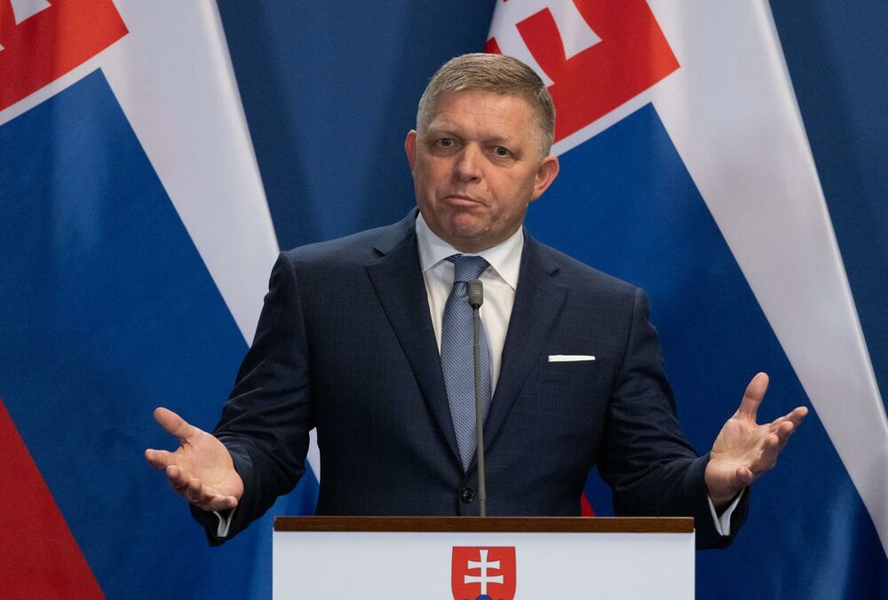 Премьер-министр Словакии Роберт Фицо ранен в ходе стрельбы