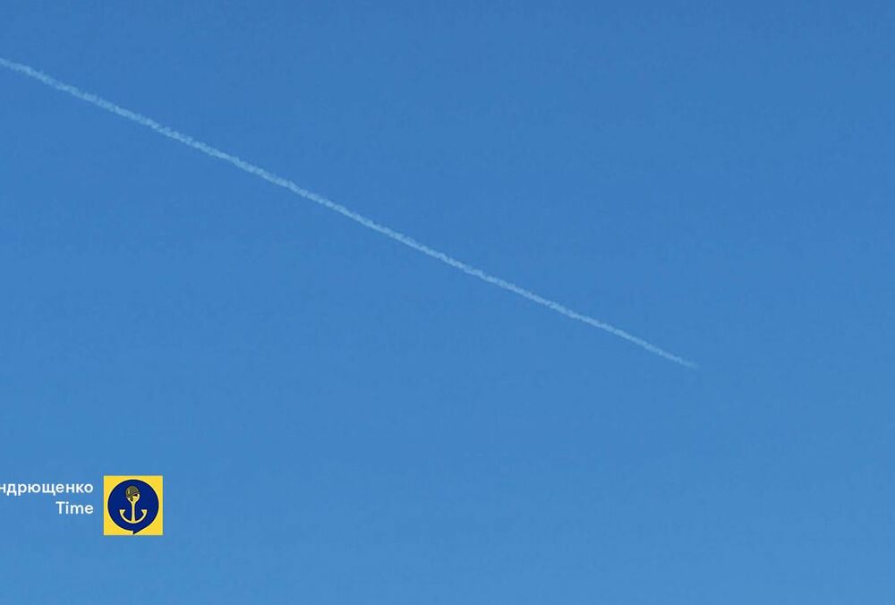 В окупованому Маріуполі лунають вибухи та працює ППО: деталі та фото