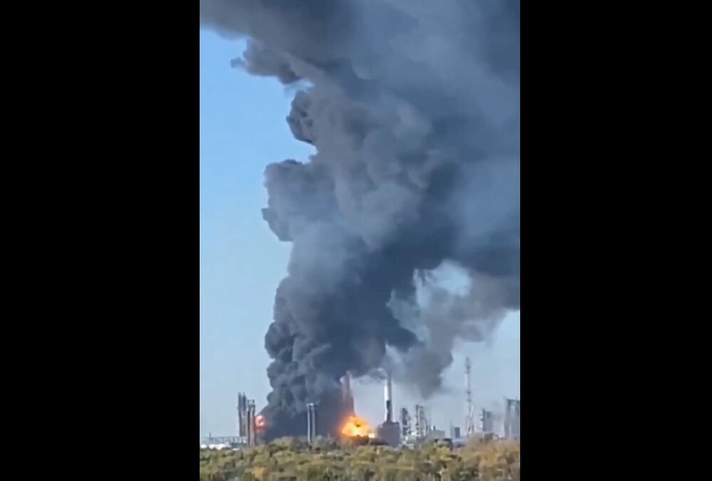 Удар по заводу ”Газпром нефтехим Салават” в Башкортостане: дроны попали в нефтеперерабатывающую установку