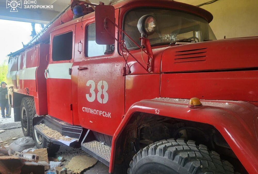Россияне атаковали пожарную часть в Запорожской области: фото