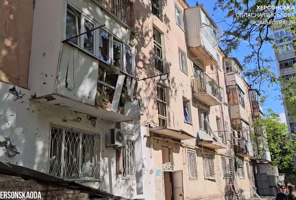 Россияне обстреляли Корабельный район Херсона: ранены 4 человека