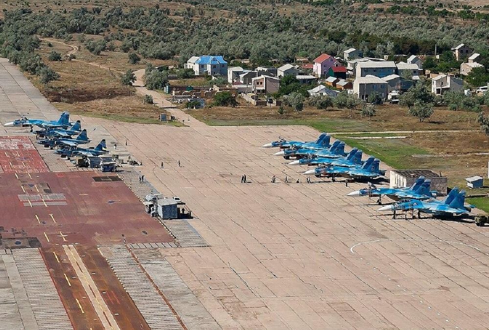 ВМС и СБУ нанесли мощный удар по аэродрому ”Саки” в Крыму, - источники  ВМС и СБУ нанесли мощный удар по аэродрому ”Саки” в Крыму, - источники