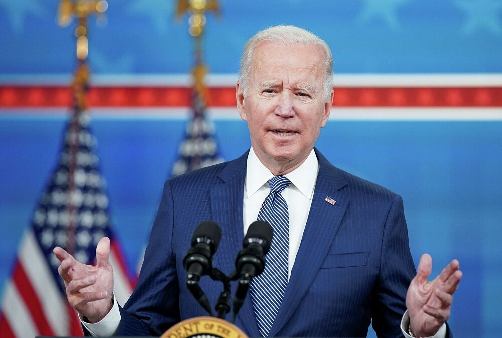 Байден роздумує про заборону постачання смартфонів до Росії