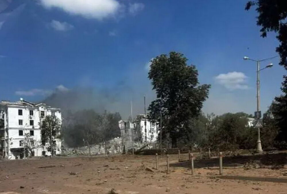 Росіяни вдарили по житловому будинку у Краматорську: є постраждалі