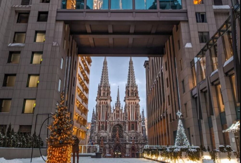 У Києві внаслідок ракетної атаки постраждав костел Святого Миколая: фото