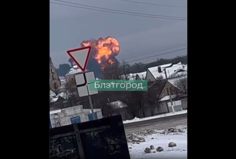 У Росії розбився військовий літак Іл-76: момент аварії потрапив на камеру