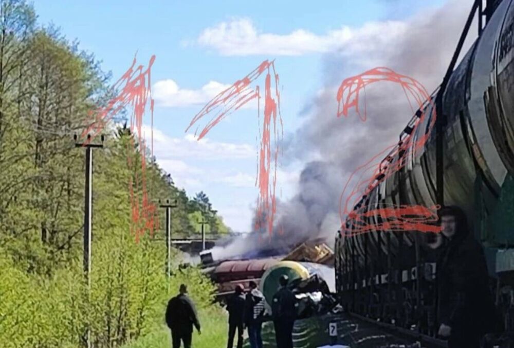 В России сошел с рельсов поезд с нефтью: в СМИ пишут о подрыве железной дороги В России сошел с рельсов поезд с нефтью: в СМИ пишут о подрыве железной дороги