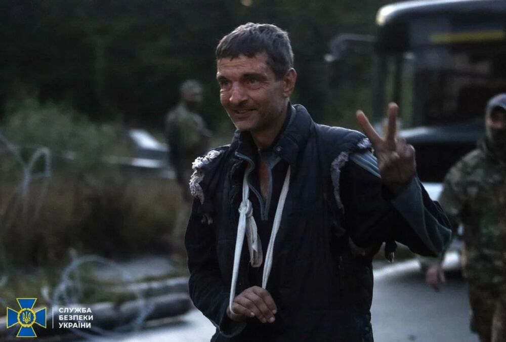 Звільнені з російського полону захисники ”Азовсталі” розповіли про військові злочини армії РФ