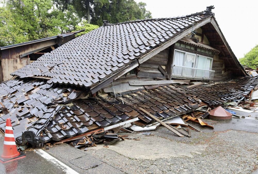 На Новый год Японию сотрясло мощное 7-бальное землетрясение и 5-метровое цунами 