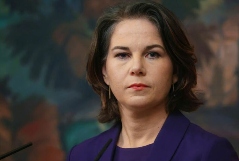 Венгрия резко отменила визит главы МИД Германии из-за критики Шольца встречи Орбана и Путина 