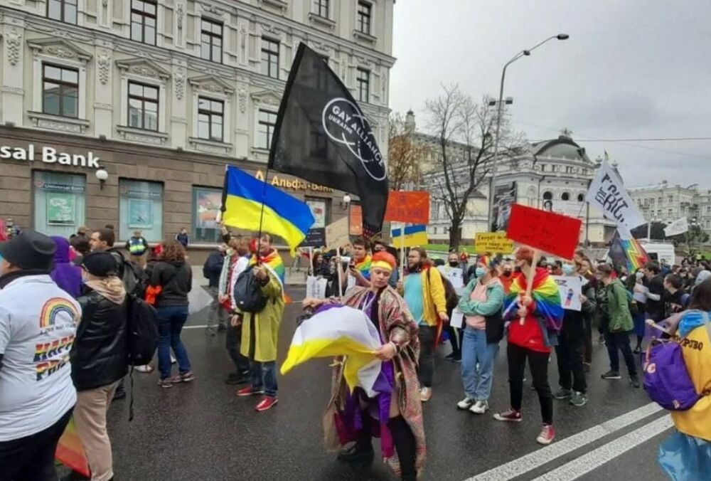 ”Будь собою - ми з тобою”: в Києві сьогодні відбувся Марш рівності, не обійшлося без сутичок ”Будь собою - ми з тобою”: в Києві сьогодні відбувся Марш рівності, не обійшлося без сутичок