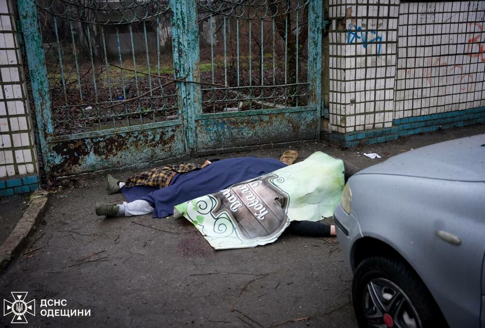 Помер другий рятувальник, який постраждав під час ракетної атаки в Одесі Помер другий рятувальник, який постраждав під час ракетної атаки в Одесі