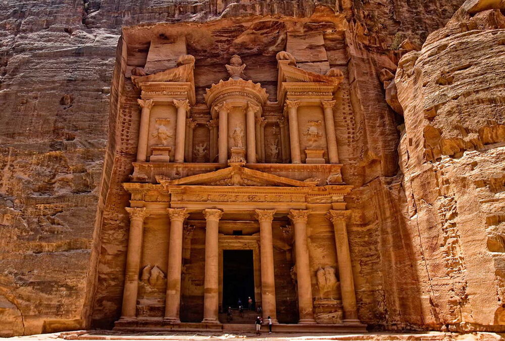 В Йорданії археологи знайшли секретну гробницю з останками 12 осіб та ”Святим Граалем” як в Індіані Джонсі