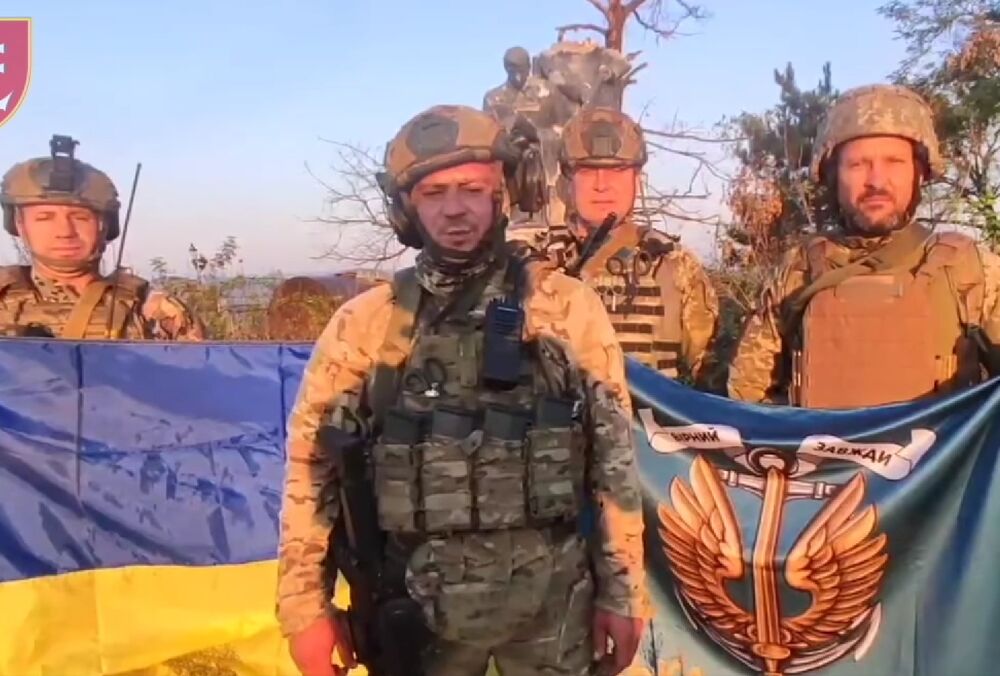 Українські військові показали кадри звільнення Урожайного Українські військові показали кадри звільнення Урожайного