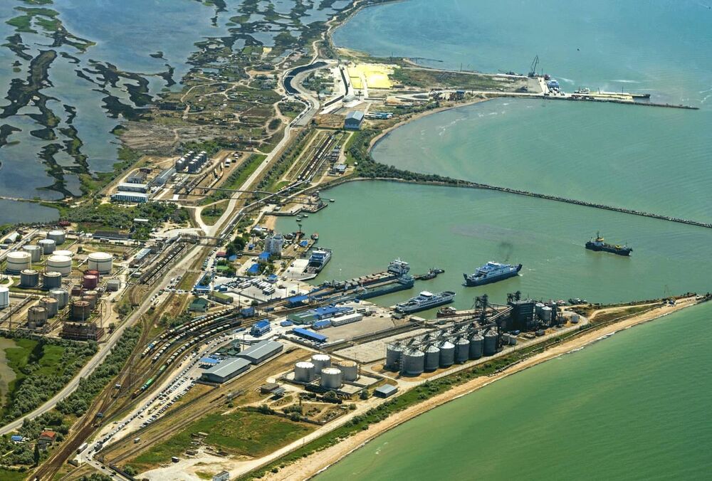 В порту ”Кавказ” дроны атаковали паромное судно