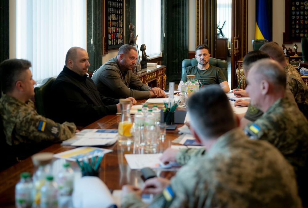 Зеленский заявил, что Украина готова к перемирию с 7 мая, но на 30 дней