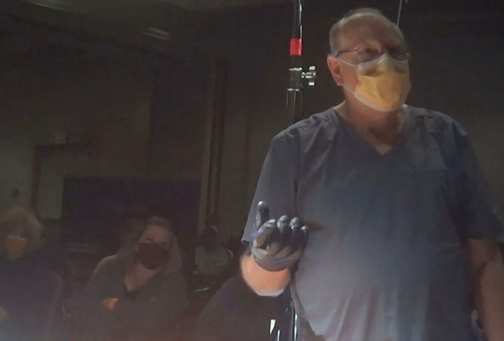 В США девушке благодаря вирусному жесту с TikTok удалось спастись от похитителя 