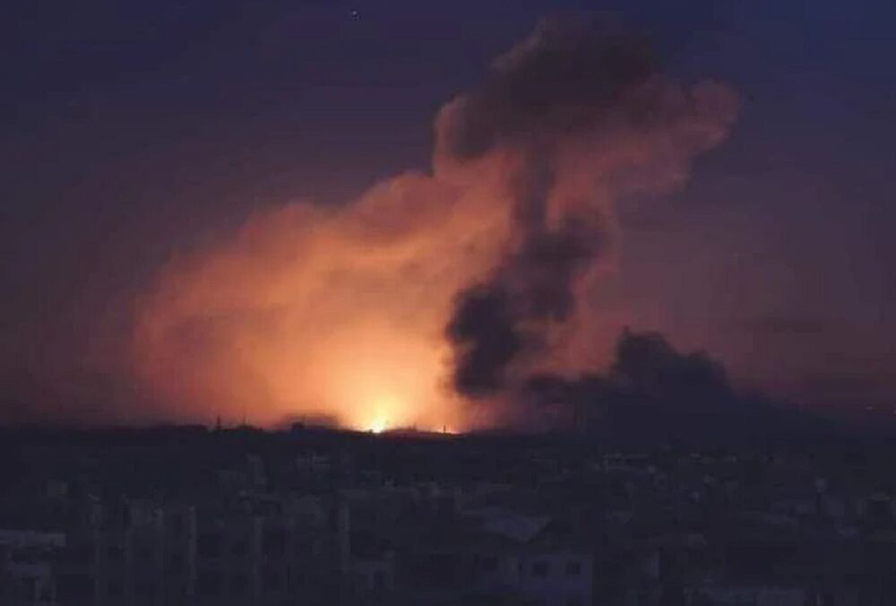 Израиль нанес удар по столице Сирии: ракета попала по военному объекту, известно о жертвах