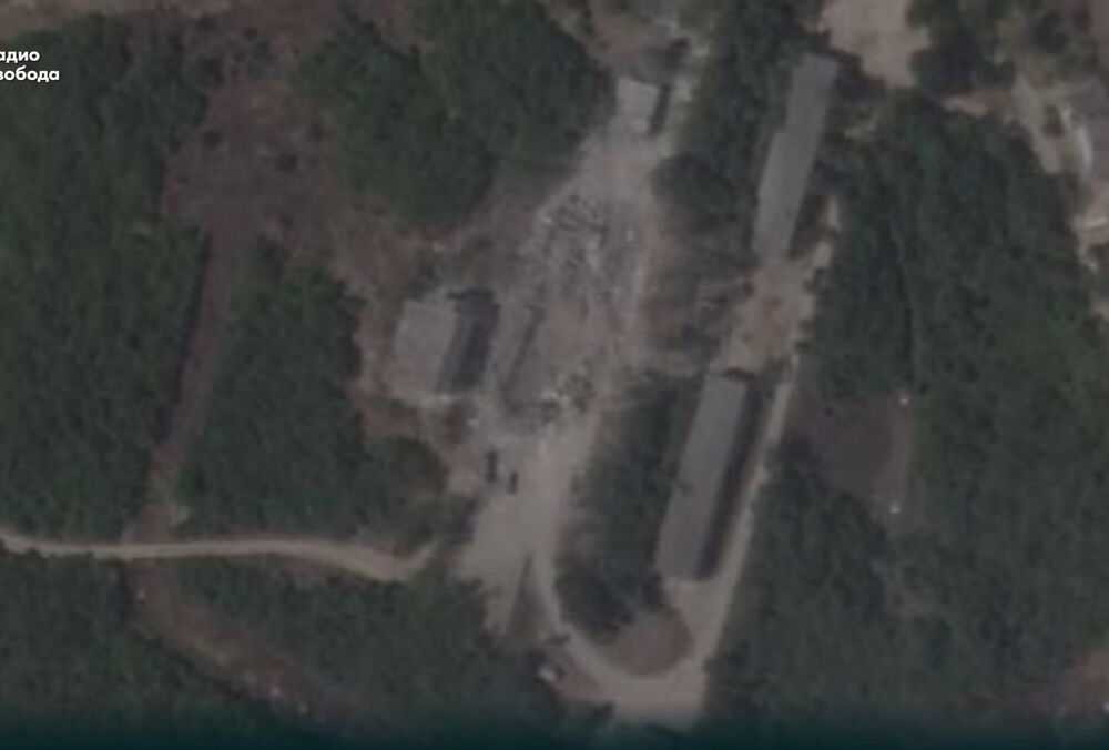 Появились спутниковые снимки уничтоженного военного склада россиян на мысе Фиолент в Крыму Появились спутниковые снимки уничтоженного военного склада россиян на мысе Фиолент в Крыму