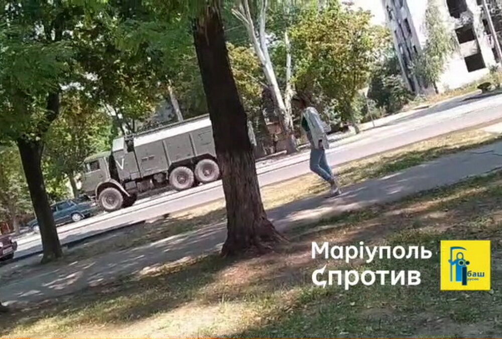 В Мариуполе заметили большое движение российской военной техники в сторону Бердянска: фото