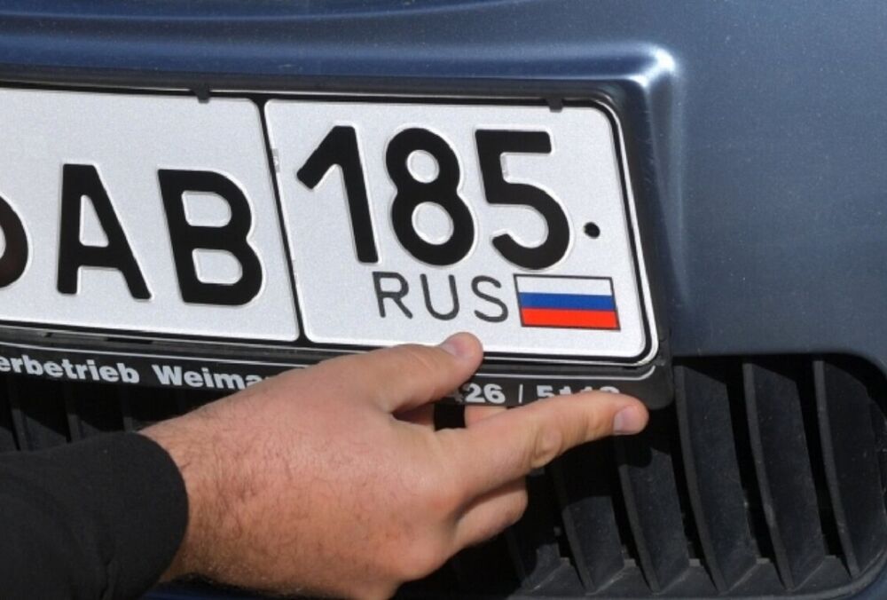 Латвия готовится к конфискации авто с российскими номерами, чтобы передать их Украине