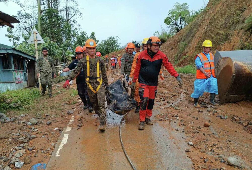 На Філіппінах зсув ґрунту поховав людей заживо