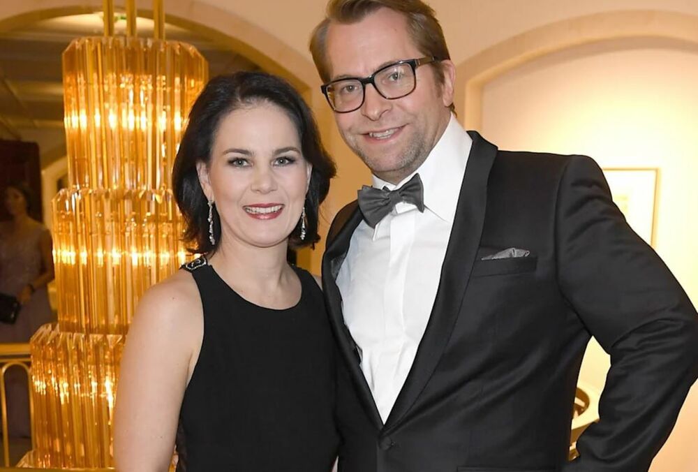 Глава МИД Германии Анналена Бербок разводится с мужем после 17 лет брака