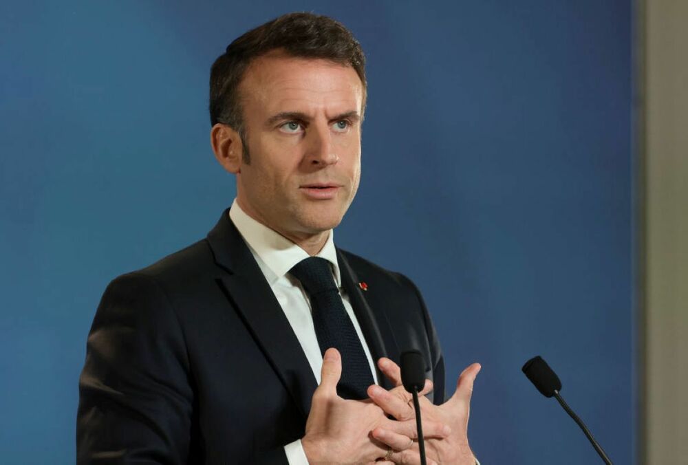 Макрон прокоментував імовірність відправки військових інструкторів в Україну Макрон прокоментував імовірність відправки військових інструкторів в Україну