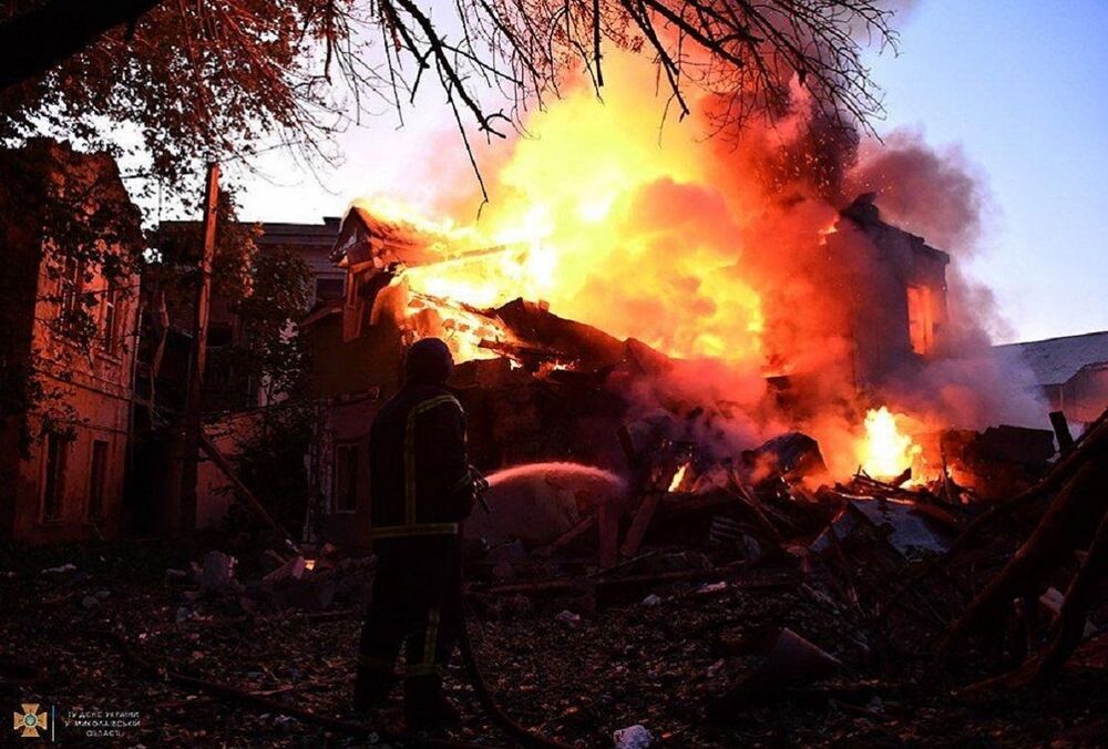 Армия РФ ударила по Николаеву ракетой С-300: поврежден объект инфраструктуры 