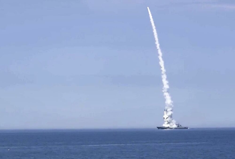 В результате российских атак по двум энергообъектам ранены 7 сотрудников